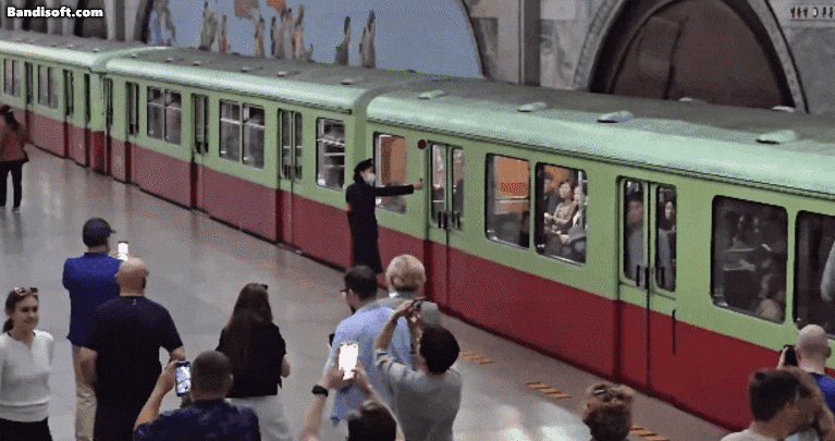 북한을 방문한 러시아 관광객이 촬영한 평양 지하철. (영상=유튜브 채널 ‘PoletMe Aviation Videos)