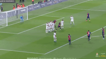 호나우지뉴의 프리킥 골.