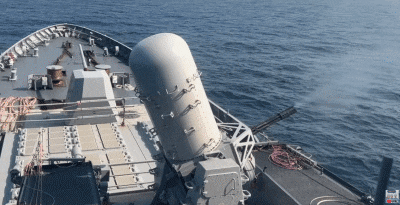 정조대왕함의 기관포 형태 근접방어무기체계 '팰렁스 CIWS'. 분당 4500발의 속도로 탄환을 쏟아내 미사일을 추격하며 요격한다. /유튜브 HD현대중공업