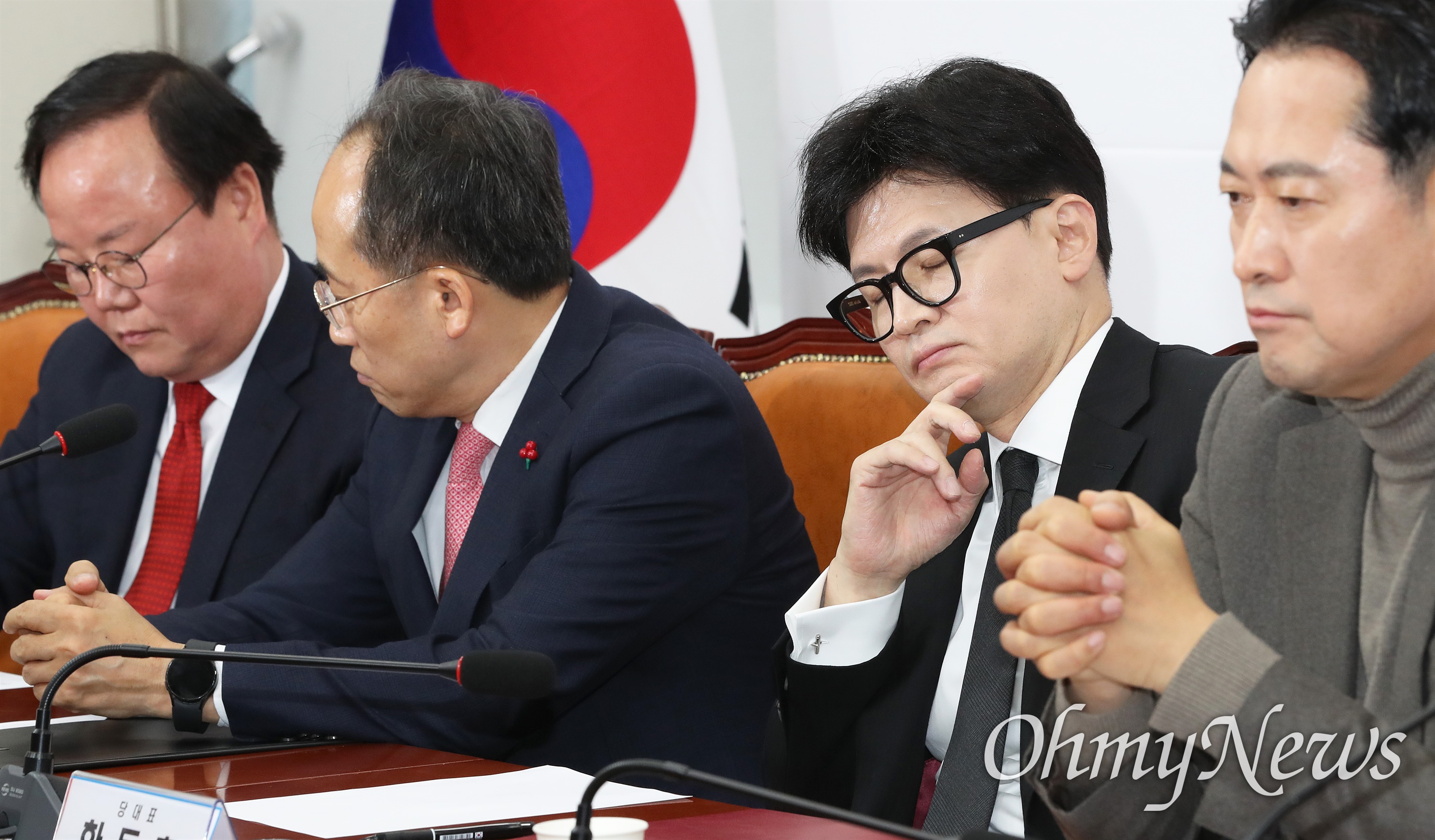 갈팡질팡 이미지