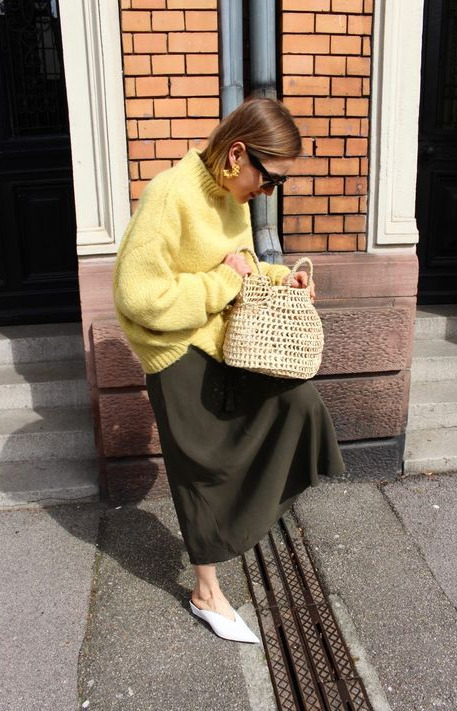 옐로우와 올리브그린 상하의 매치