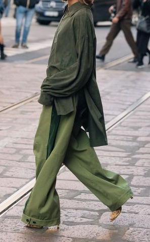 올리브그린 톤온톤 코디