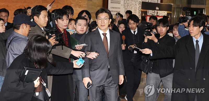 윤 이미지