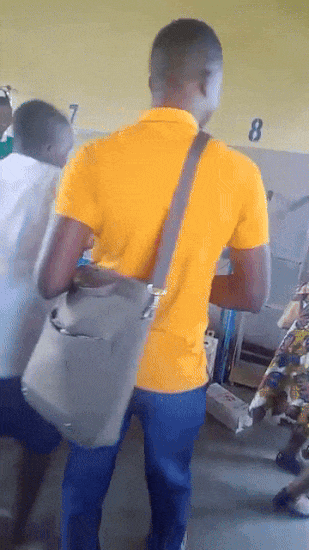 우간다 분디부교 지구에 신종 질병 '딩가딩가' 병이 확산되고 있다. 딩가딩가병으로 몸을 흔드는 모습이라며 온라인에 확산되고 있는 영상 캡처. 사진=엑스(@Uganda_Expozed) 캡처