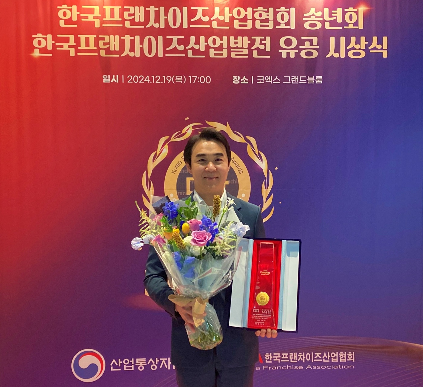 컴포즈커피 이미지