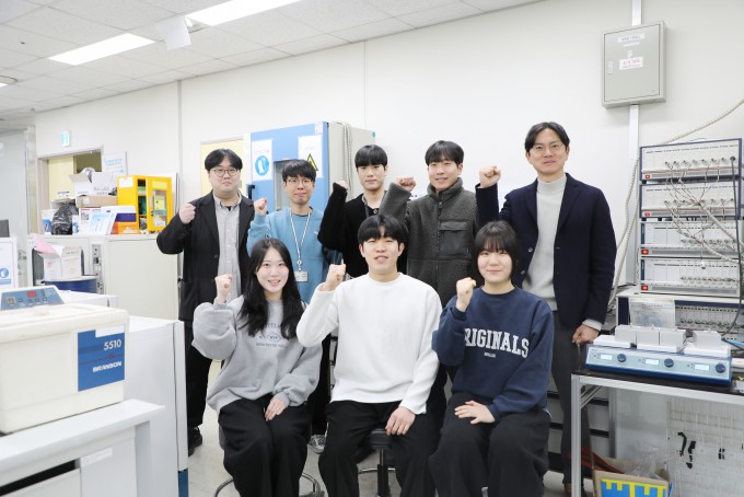 고체 이미지