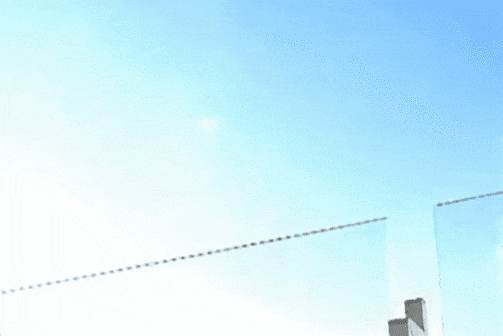 29일 전남 무안국제공항에서 충돌 사고가 난 비행기가 착륙하기 전 오른쪽 엔진에서 화염이 발생한 모습이 포착됐다. /X(옛 트위터)@tepalzoa