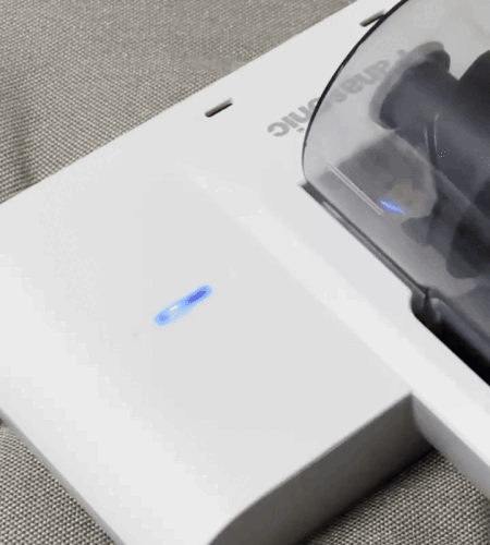 집먼지 진드기가 있으면 표시등에 파란색 불이 점멸한다. 진드기가 모두 제거되고 깨끗한 상태가 되면 불이 꺼진다.