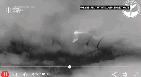 2024년 12월 31일 크림반도 해안에서 러시아군 헬리콥터 Mi-8이 우크라이나의 해상 드론 마구라 V5 및 미사일 공격을 받고 격추됐다. 우크라이나군 제공 영상 캡처