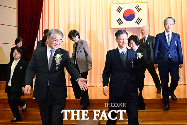 조한창·정계선 취임…'8인 체제' 가동한 헌법재판소 [TF사진관]