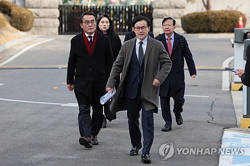윤 이미지