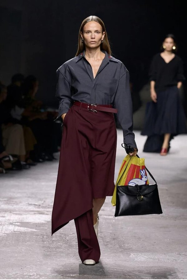 보테가 베네타 원 레그 팬츠