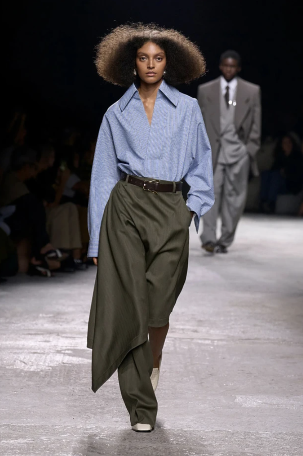 보테가 베네타 원 레그 팬츠