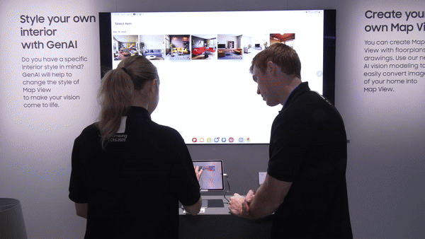 세계 최대 가전·IT 박람회 'CES 2025' 개막을 하루 앞둔 6일(현지시각) 미국 라스베이거스 라스베이거스컨벤션센터(LVCC)에서 열린 삼성전자 프리 부스 투어에서 관계자가 '홈 AI'를 구현할 맵 뷰 등 주요 기술을 소개하고 있다.(삼성전자 제공)