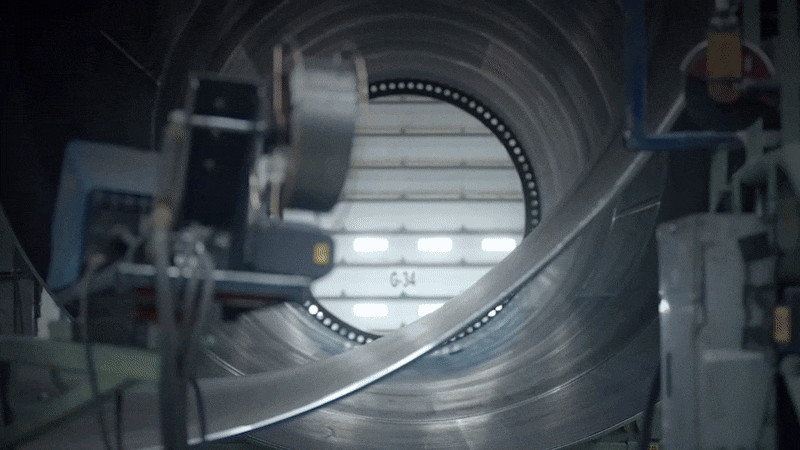 씨에스윈드의 풍력타워 제조 공정. /홈페이지 캡처