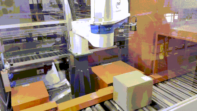 CJ올리브영이 경산 물류센터에 '박스커팅로봇'을 도입했다./사진=윤서영 기자 sy@