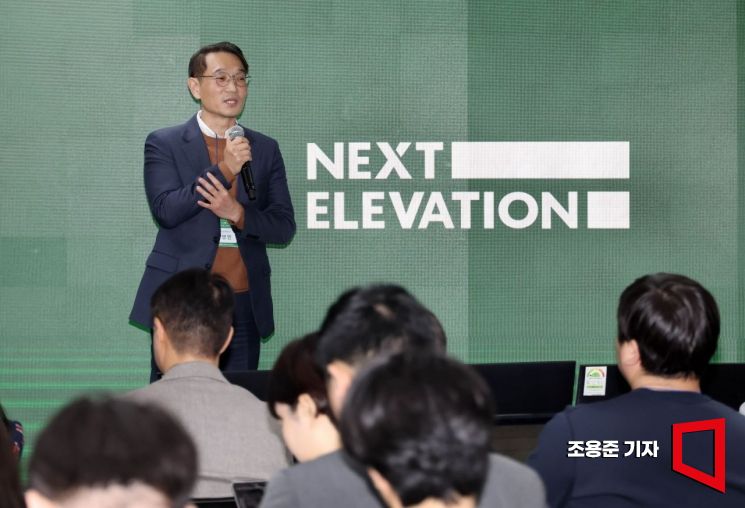 이십사쩜칠 이미지