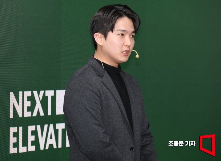 이십사쩜칠 이미지
