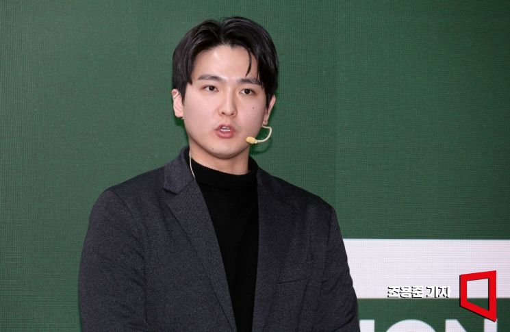 이십사쩜칠 이미지