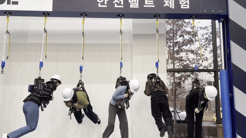 대전광역시 유성구 대덕연구단지 내 위치한 DL이앤씨 '안전한숲캠퍼스'는 건설현장에서 발생하는 안전사고 예방을 위한 교육 프로그램과 체험이 마련돼 있다. 영상은 상체형 안전벨트를 체험하는 장면. /영상=유찬우 기자