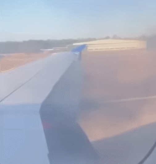 휴스턴 조지부시인터콘티넨터널 공항에서 뉴욕으로 출발하려던 유나이티드 항공 1382편(에어버스 A320)에서 발생한 엔진 화재. FOX26 유튜브 영상 캡처