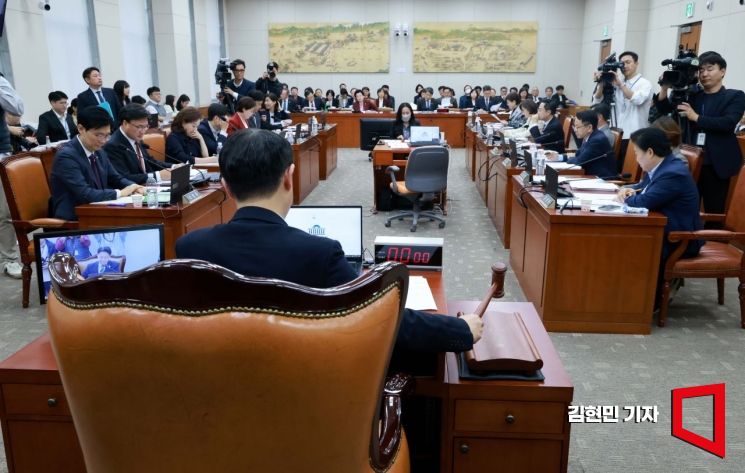 갈팡질팡 이미지