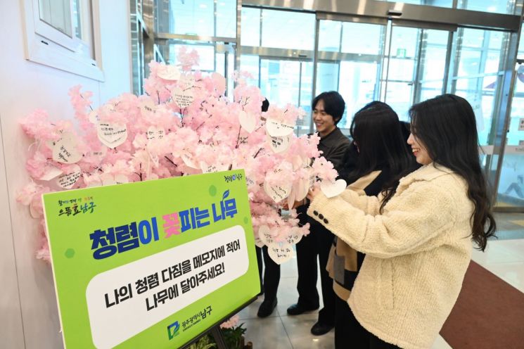 꽃피는나무 이미지