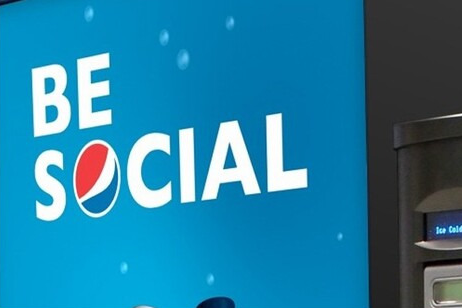 기존보다 밝은 파란색의 팹시