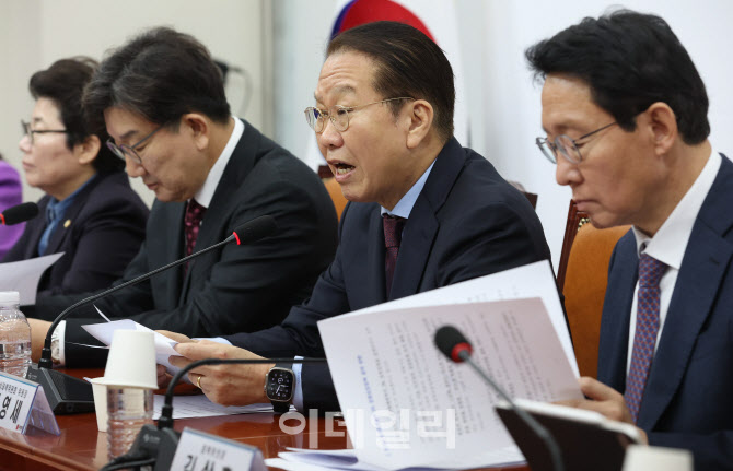 갈팡질팡 이미지