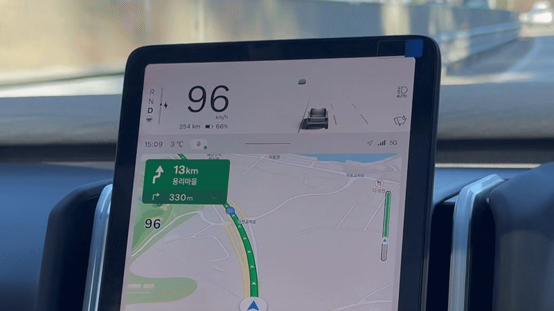 볼보 EX30의 운전자가 하품하니 디스플레이에 경고 문구가 나왔다./사진=백유진 기자 byj@