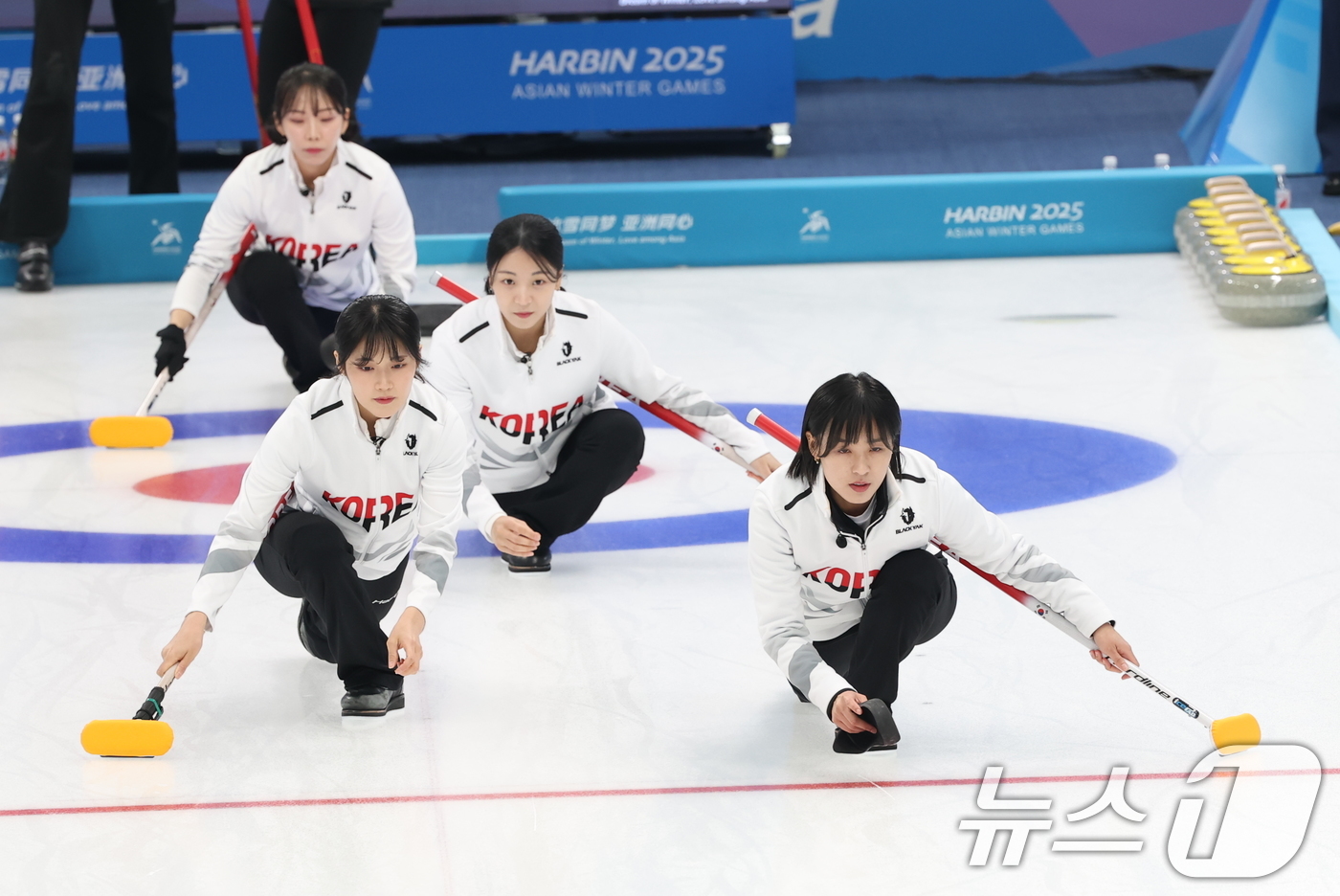 여자 컬링, 덴마크에 패해 2승2패…오늘 밤 '운명의 한일전'으로 4강 향한 마지막 도전