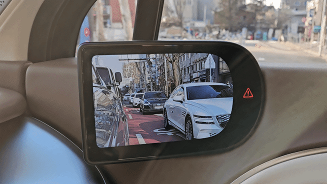 아이오닉 9에 적용된 디지털 사이드 미러. 서재근 기자