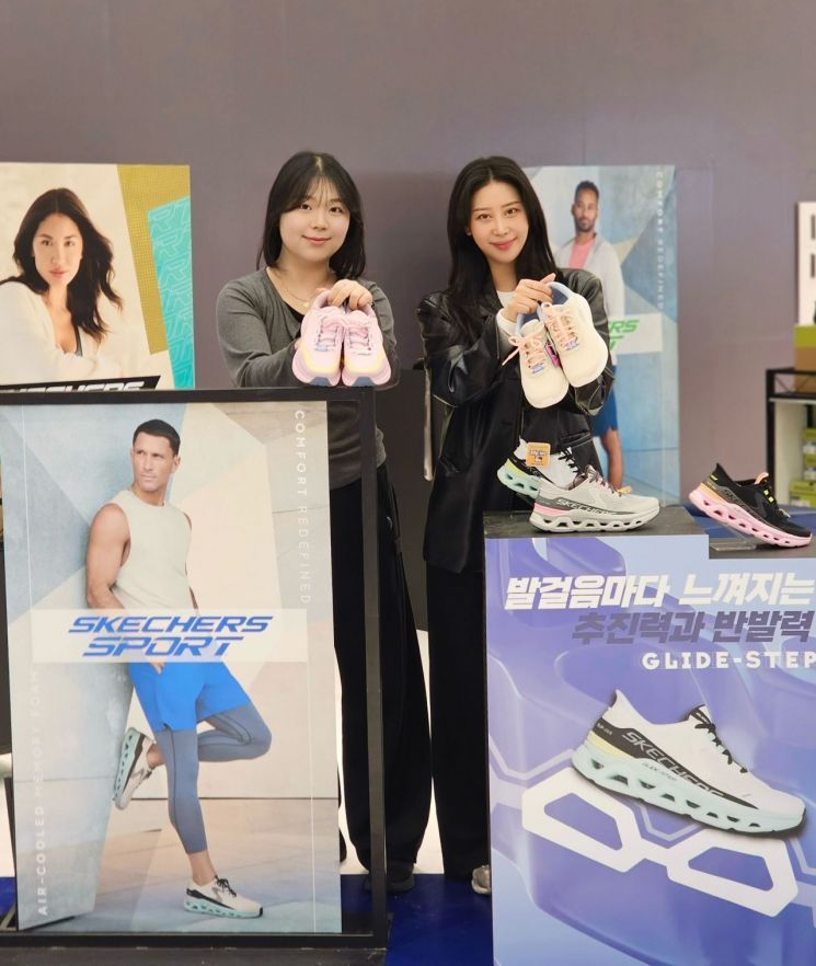 스케쳐스 이미지