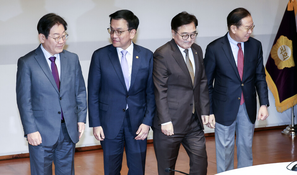 여 이미지