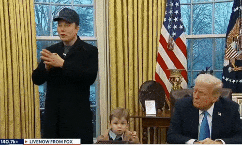 지난 11일(현지 시각) 일론 머스크 테슬라 최고경영자(CEO) 아들 엑스가 도널드 트럼프 미국 대통령 옆에서 코를 파는 모습이 생중계됐다. 사진=엑스 캡처/폭스라이브