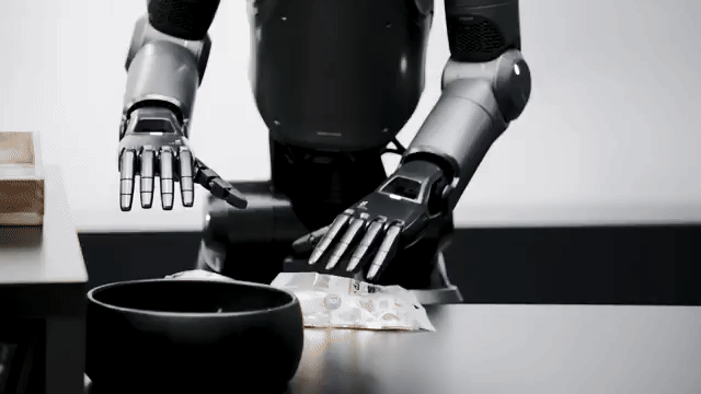 수납장 쪽 로봇은 치즈를 집어 옆 로봇에 건네 정리를 돕고 있다. 출처=피겨AI수납장 쪽 로봇은 치즈를 집어 옆 로봇에 건네 정리를 돕고 있다. 출처=피겨AI