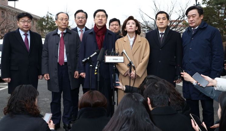 윤 이미지