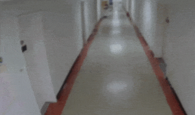 지난해 12월5일 오전 국회 본관 국방부 국회협력단 사무실에서 관계자들이 종이가방을 들고 나오는 모습. 윤건영 의원실 제공