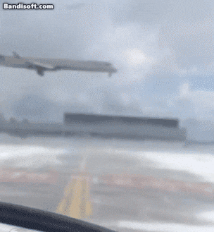 토론토 공항에서 발생한 델타 항공 여객기 사고./X(옛 트위터)