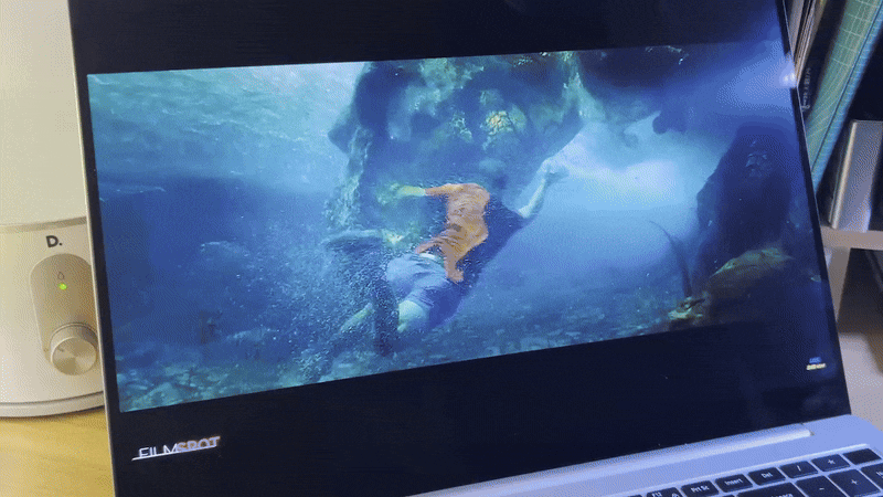 갤럭시 북5 프로는 고성능 아몰레드(AMOLED) 화면이 적용돼 콘텐츠를 고화질로 시청할 수 있다./김민국 기자