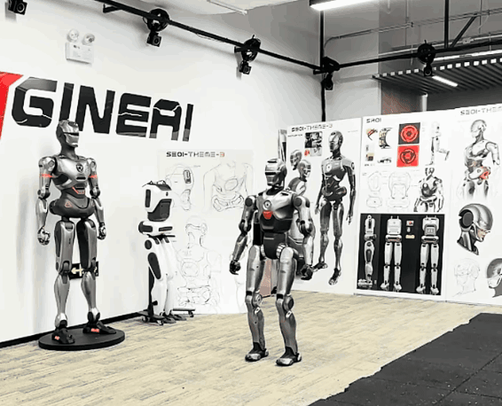 중국 기업 엔진AI가 개발한 휴머노이드 로봇이 앞공중돌기를 시연하고 있다. 휴머노이드가 앞공중돌기에 성공한 것은 이번이 처음이다. 엔진AI 제공