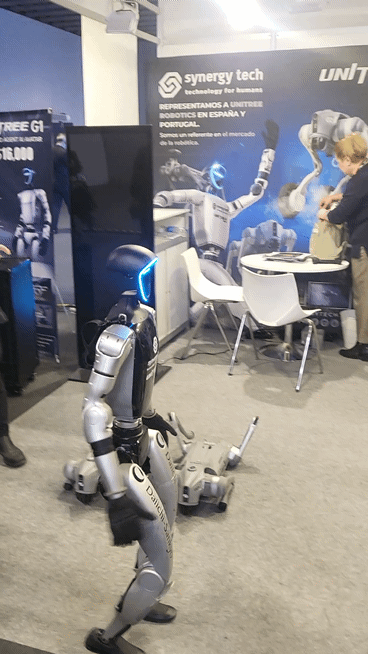 3일(현지시간) 스페인 바르셀로나에서 열린 MWC 2025 유니트리 전시관에서 휴머노이드 로봇 'G1'이 시연되고 있다. 촬영=장민권 기자