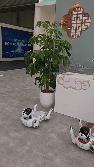 중국 통신사 차이나모바일이 반려견 로봇 '샤오리'를 공개했다.ⓒ임채현 기자