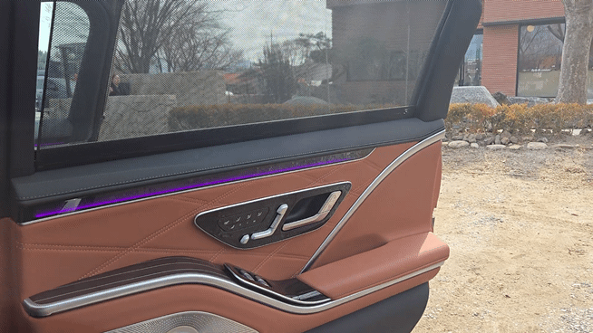 마이바흐 모델에만 적용된 컴포트 도어 기능./사진=김이재 기자