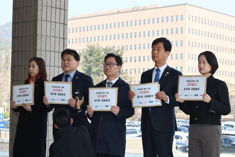윤 이미지