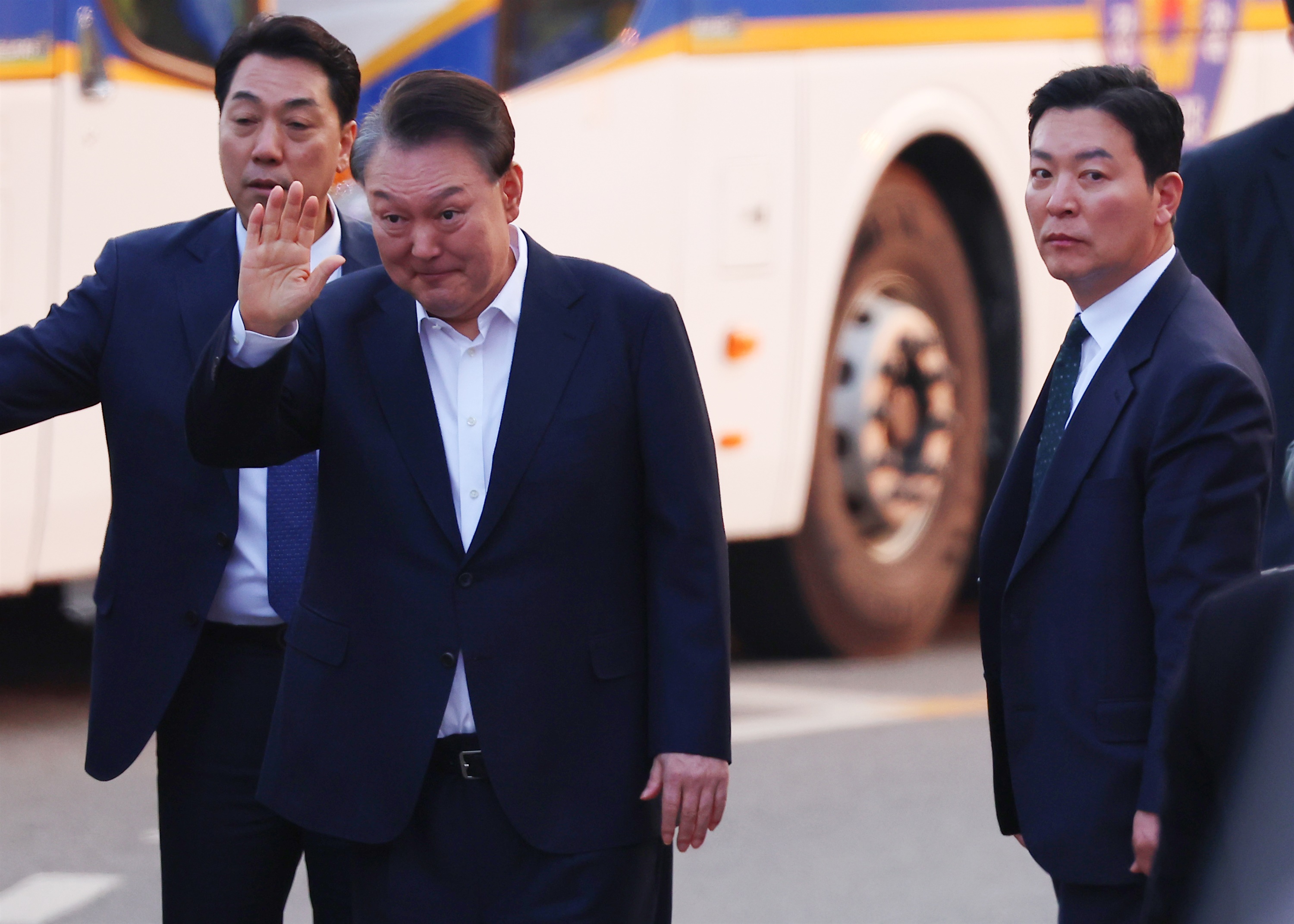 윤폰 이미지