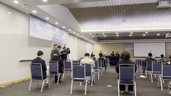 14일 오전 인천 연수구 송도컨벤시아 1층 113호 회의실에서 삼성바이오로직스의 제14기 정기 주주총회를 열었다. 삼성바이오로직스 주주들이 주총장에 방문해 자리에 앉아 있다. /영상=곽선우 기자