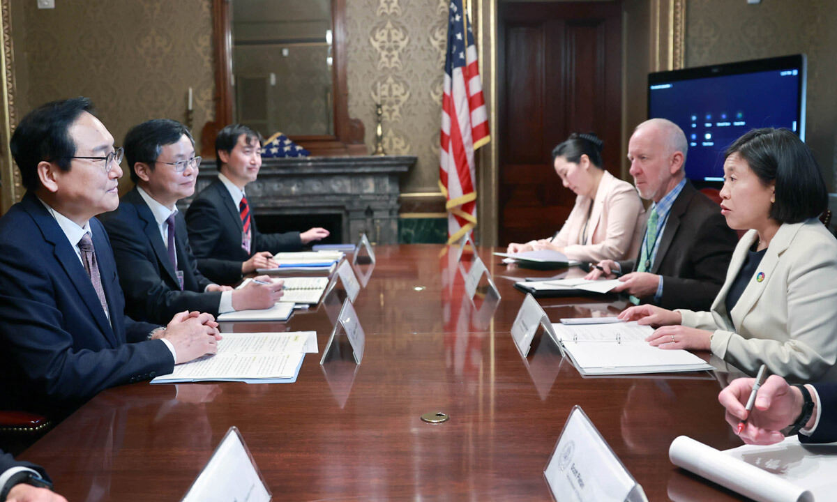 정인교 산업통상자원부 통상교섭본부장(왼쪽)이 지난해 3월15일(현지시간) 미국 워싱턴 백악관에서 열린 ‘제7차 한·미 자유무역협정 공동위원회’에 캐서린 타이 미국무역대표부(USTR) 대표(오른쪽)와 함께 참석해 있다. 세계일보 자료사진