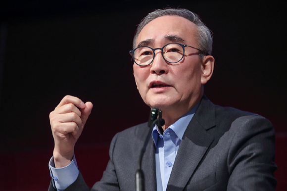 MWC 2025 KT 경영진 기자간담회에서 김영섭 KT 대표가 질문에 답변하고 있다. [사진=KT]