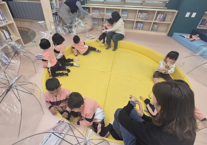 영동도서관 이미지